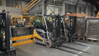 DHL Aviation upgrades Brussels hub: 117 Li-ion forklifts and smart energy management for sustainable, efficient warehouses