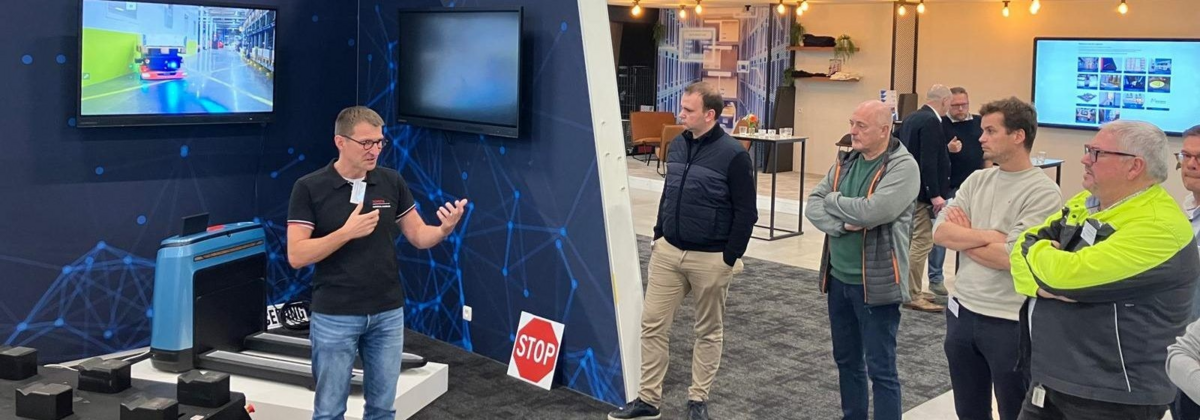 Maximizing efficiency: the synergy of automation and human expertise in modern warehouses