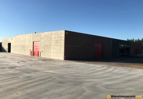 Warehouses to let in Entrepôt 750 m²