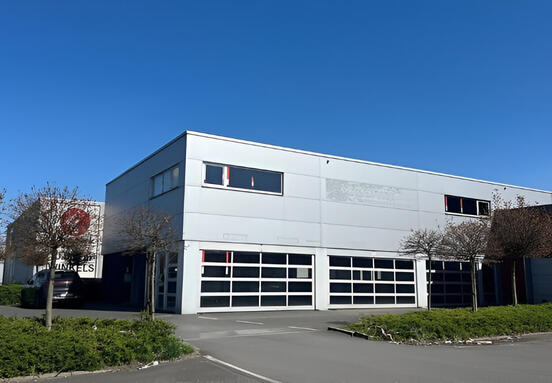 Commercial Warehouse Near E40